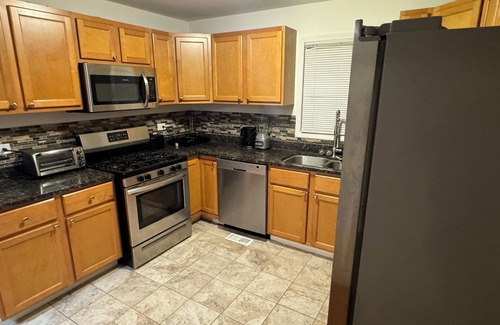 Calumet Heights House | Spacious 4-bedroom house in fabulous Chicago Back Yard Pond, and Theatre