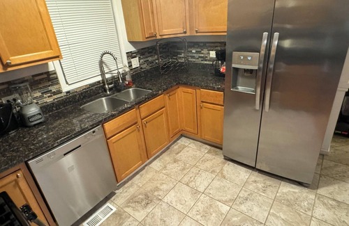 Calumet Heights House | Spacious 4-bedroom house in fabulous Chicago Back Yard Pond, and Theatre