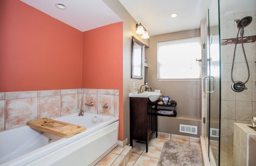 Dunning House | Spacious 4-bedroom house in charming Chicago with Game room and outdoor dining
