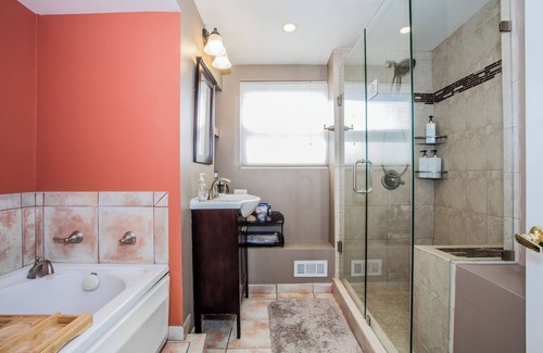Dunning House | Spacious 4-bedroom house in charming Chicago with Game room and outdoor dining