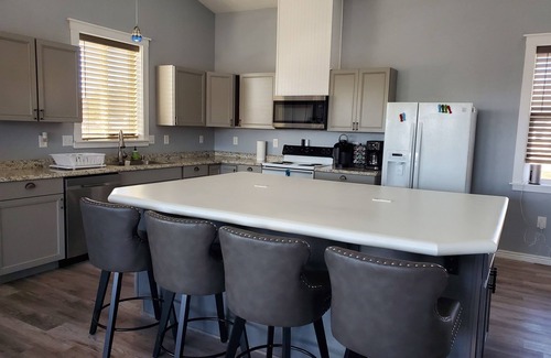 Council House | Spacious 4-bedroom house in charming Council with WiFi, AC, 80% ADA compliant.