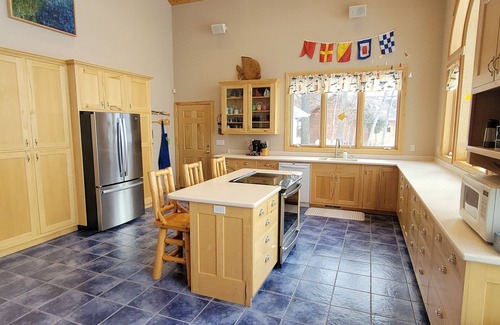 Erskine House | Spacious 4-bedroom house near Erskine MN on Union Lake with AC/WiFi/Games