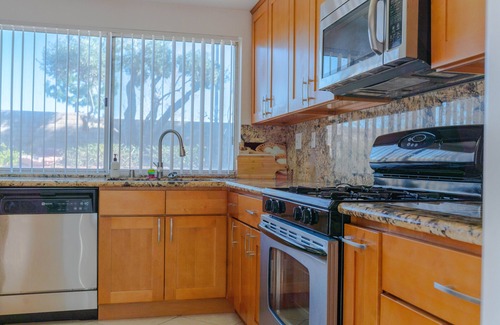 Fontana House | Spacious 4-bedroom house with AC and WiFi in charming Fontana
