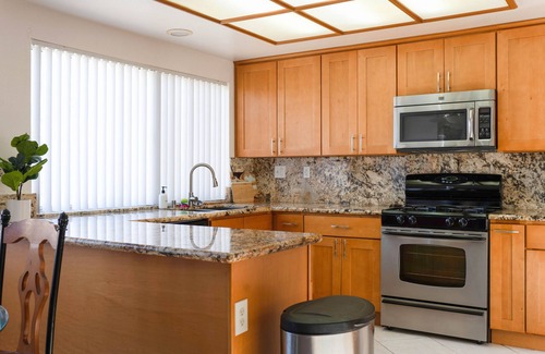 Fontana House | Spacious 4-bedroom house with AC and WiFi in charming Fontana