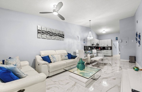 Hialeah House | Spacious 4-bedroom house with WiFi and AC in lovely Hialeah
