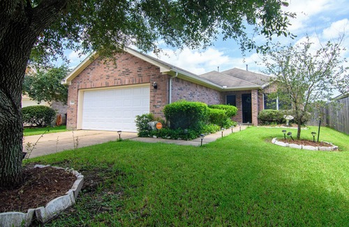 Southeast Houston House | Spacious 4-bedroom house in wonderful Houston with WiFi, AC