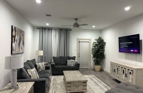 Southeast Houston House | Spacious 4-bedroom house with AC and WiFi in Houston. Near downtown