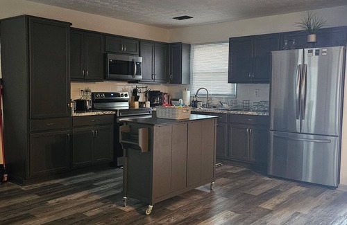 Lumpkin House | Spacious 4-bedroom house in charming Lumpkin with Heat/AC, WiFi, swimming pool