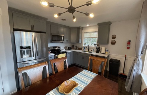 Dunlap House | Spacious 4 Bedroom House in Quiet Neighborhood, near Light Rail
