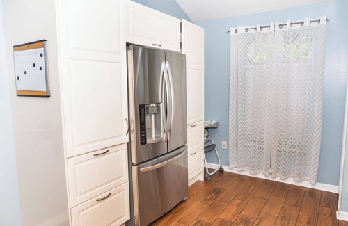 East County Civic Group House | Spacious 4-bedroom house in charming Valrico with WiFi, AC