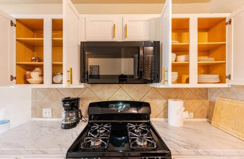 Buda House | Spacious 4-bedroom house in fantastic Buda with WiFi, game/fitness room& more!