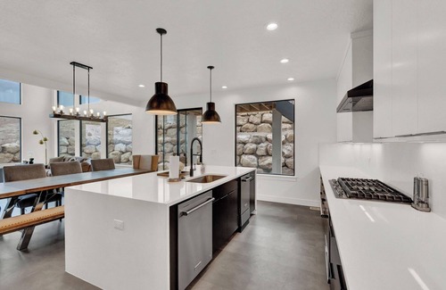 Lehi House | Spacious 4-bedroom house in delightful Lehi with WiFi, fitness room
