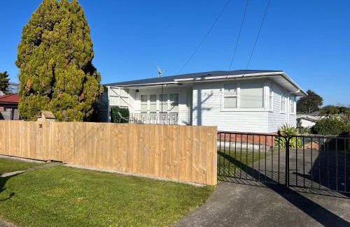 Manurewa House | Spacious 4 bedroom House in Manukau