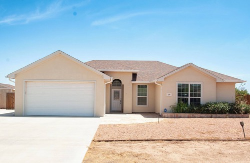 Alpine House | Spacious 4-bedroom house with WiFi and AC in charming Alpine