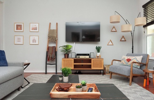 Alpine House | Spacious 4-bedroom house with WiFi and AC in charming Alpine