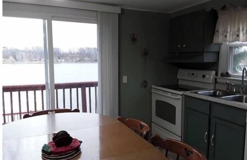 Stroh House | Spacious 4-bedroom house in beautiful Angola with AC, WiFi