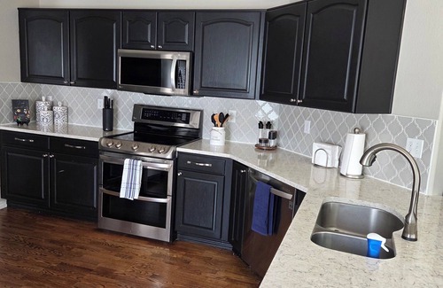 Aurora House | Spacious 4-bedroom house in a charming city of Aurora.