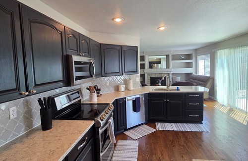 Aurora House | Spacious 4-bedroom house in a charming city of Aurora.