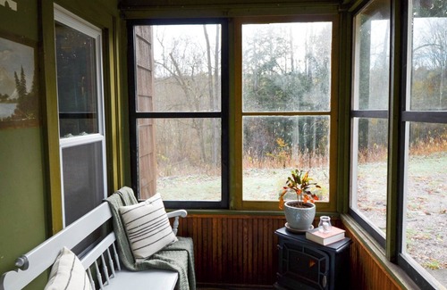 Colden House | Spacious 4-bedroom house with outdoor entertainment spaces in charming Colden