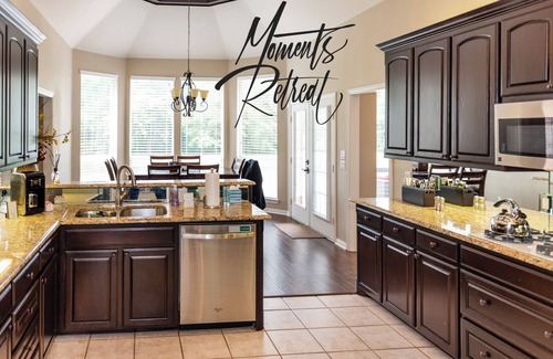 Lake Dallas House | Spacious 4-bedroom house on 3 Acres in fabulous Lake Dallas with AC & WiFi