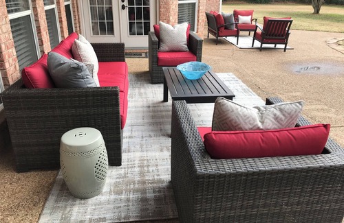 Lake Dallas House | Spacious 4-bedroom house on 3 Acres in fabulous Lake Dallas with AC & WiFi