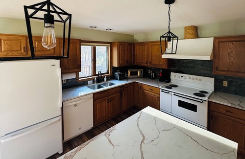 Hudson House | Spacious 4-bedroom house with private access to river in Willow River State Park