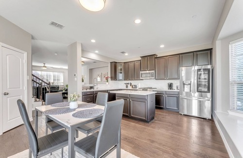 Irving House | Spacious 4-bedroom house w/AC and WiFi in amazing Entire home in Irving, Texas