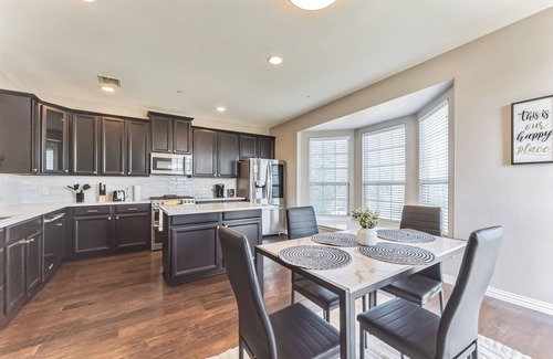 Irving House | Spacious 4-bedroom house w/AC and WiFi in amazing Entire home in Irving, Texas