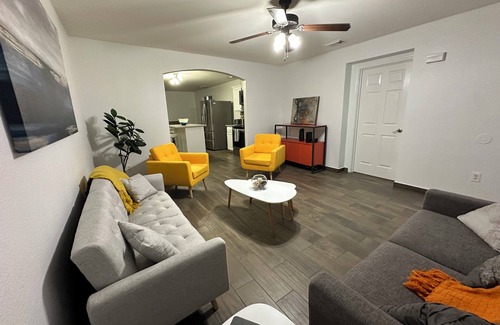 Laredo House | Spacious 4-bedroom house with AC and WiFi in enjoyable Laredo near Golf Course