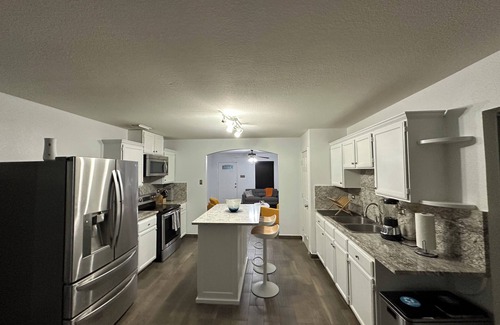 Laredo House | Spacious 4-bedroom house with AC and WiFi in enjoyable Laredo near Golf Course