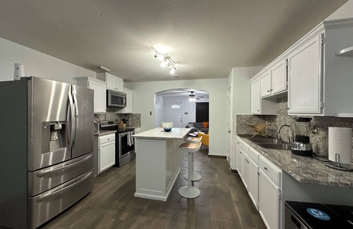 Laredo House | Spacious 4-bedroom house with AC and WiFi in enjoyable Laredo near Golf Course