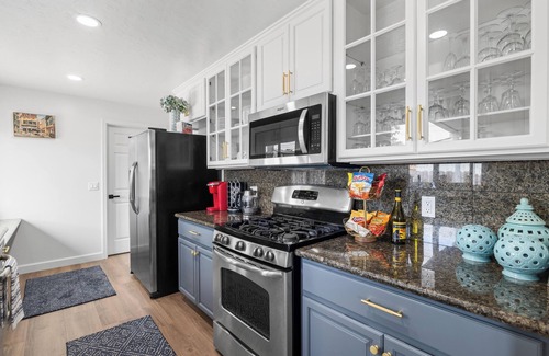 Marina House | Spacious 4-bedroom house in delightful Marina with WiFi