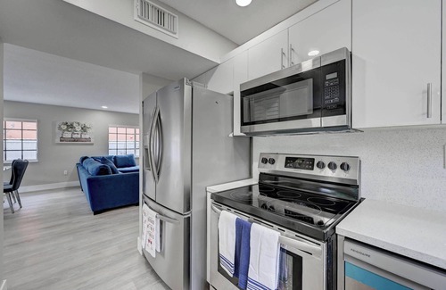 Richmond West House | Spacious 4-bedroom house in awesome Miami with Wi-Fi, AC, Heated Pool.