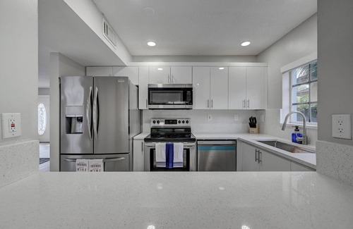 Richmond West House | Spacious 4-bedroom house in awesome Miami with Wi-Fi, AC, Heated Pool.