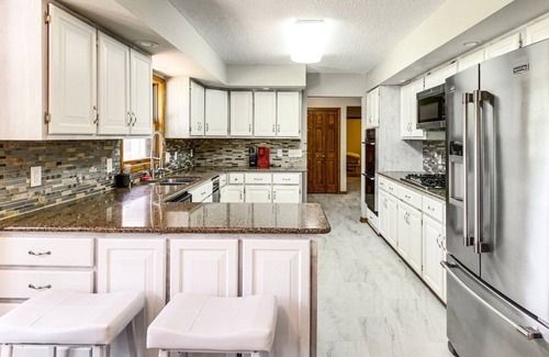 Onamia House | Spacious 4 bedroom house, AC, fitness room in charming cove Bay Area