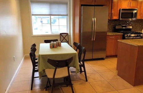 Forest Hills Gardens House | Spacious 4 Bedroom House with Parking, near local hospitals and stadiums