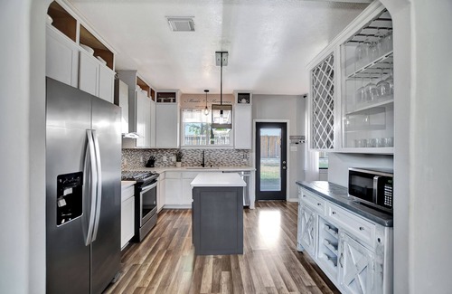 Spring House | Spacious 4-bedroom house Near Exxon, The Woodlands, Airport