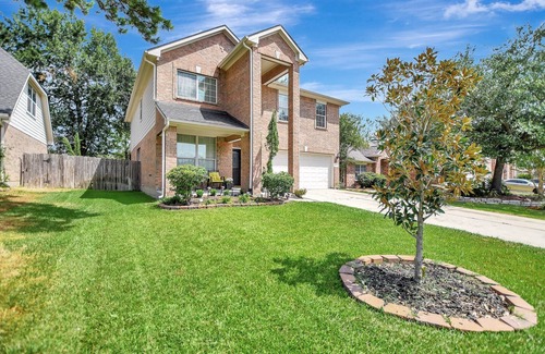 Spring House | Spacious 4-bedroom house Near Exxon, The Woodlands, Airport