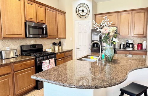 Spring House | Spacious 4-bedroom house in serene Spring with AC, WiFi