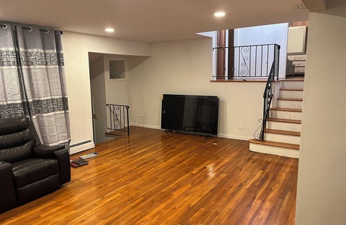Vauxhall House | Spacious 4-bedroom house with WiFi and AC in Union.n2mnts to majors HW.