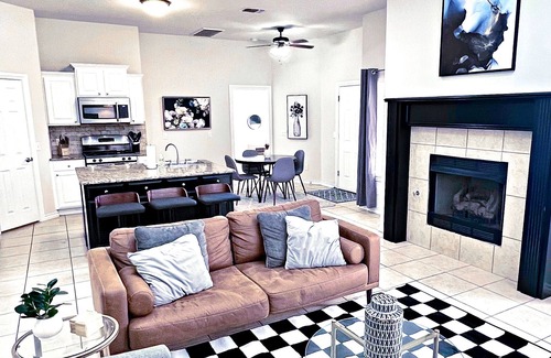 Yukon House | Spacious 4-bedroom house in OKC Suburb with WiFi, AC