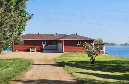 Watertown House | Spacious 4-bedroom lakefront house on large 2 acre lot