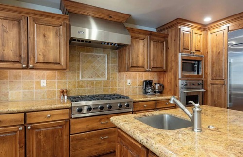Warm Springs House | Spacious 4-bedroom luxury home in Ketchum, with easy access to Sun Valley.