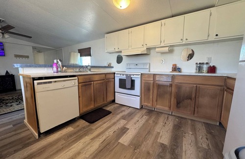 Lorenzo House | Spacious 4-bedroom mobile home with 6 beds