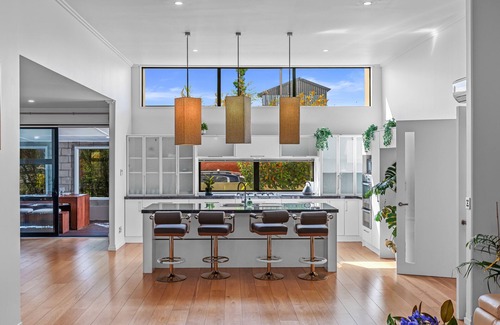 Riccarton House | Spacious 4 Bedroom House with cafe next door
