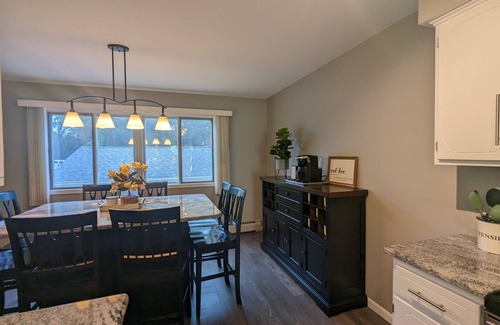 Alexandria House | Spacious 4 bedroom on Lake Le Home Dieu