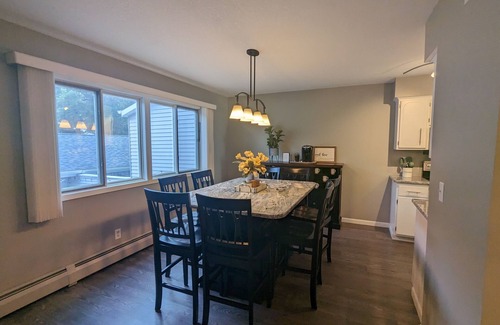 Alexandria House | Spacious 4 bedroom on Lake Le Home Dieu
