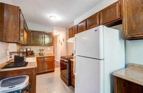 East Price Hill Apartment | Spacious 4 bedroom Overlooking River