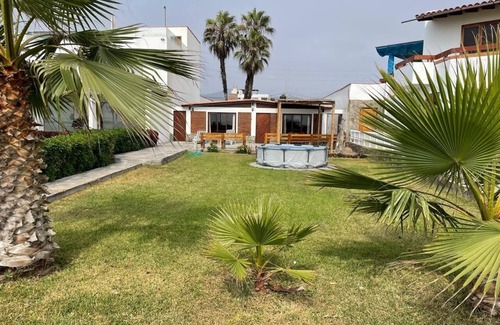 Mala House | Spacious 4-bedroom house in Playa Bujama with WiFi. Private Beach close to Asia.