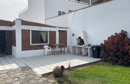 Mala House | Spacious 4-bedroom house in Playa Bujama with WiFi. Private Beach close to Asia.